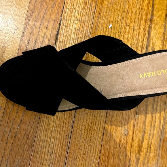 Old navy black suede wedge sandal size 8 $10 - Picture 2 of 3